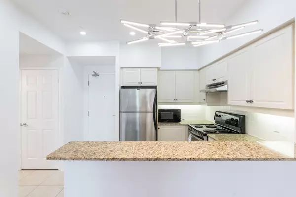 Toronto C04, ON M4R 2H8,451 Rosewell AVE #214