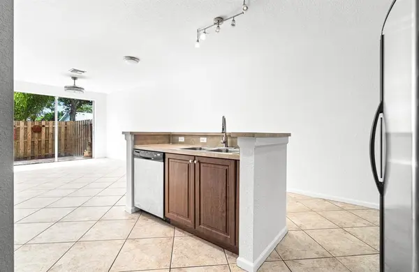 Tamarac, FL 33321,8244 Prestige Commons Dr