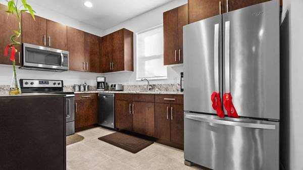 Coconut Creek, FL 33073,6989 PINES CIRCLE