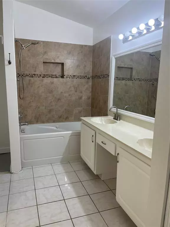 Sunrise, FL 33326,581 Lakeside Cir