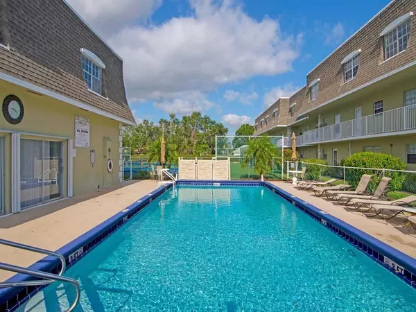 Vero Beach, FL 32960,1901 Indian River Blvd #104C