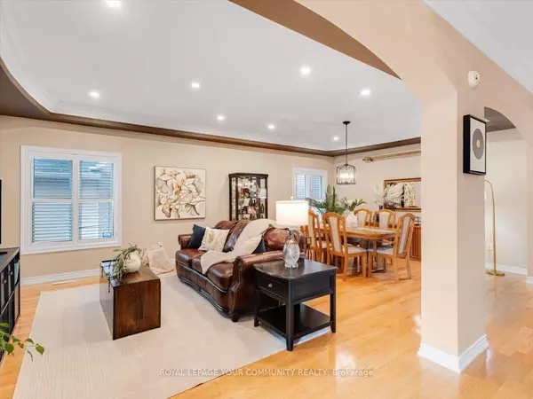 Aurora, ON L4G 0J7,9 Heaney CT