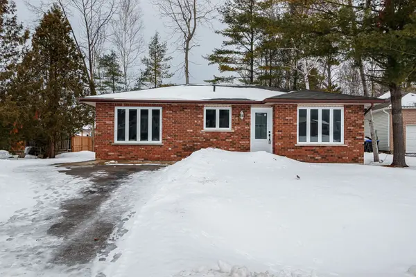 11 Lisbon CT, Wasaga Beach, ON L9Z 1L2
