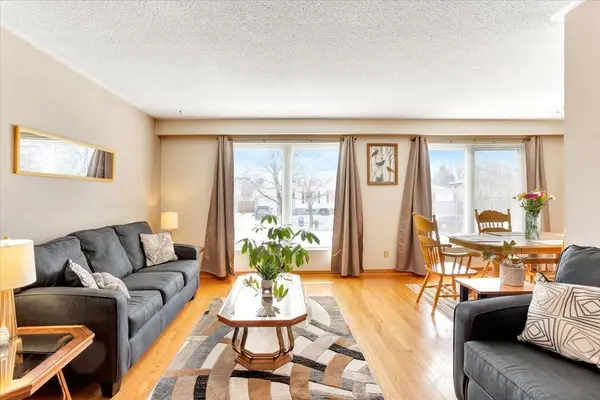 Barrie, ON L4M 2X4,32 Cynthia CT