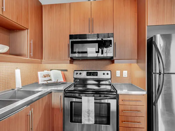 Toronto W01, ON M6R 1X3,2154 Dundas ST W #506