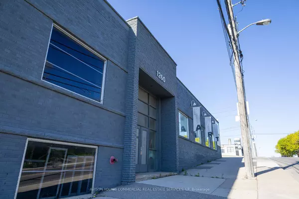 Toronto W04, ON M6B 1G3,1260 Castlefield AVE #2