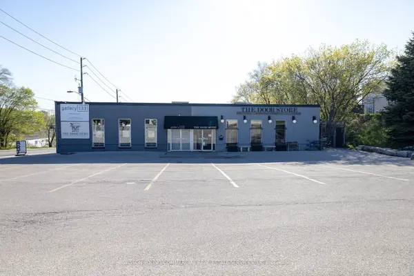 Toronto W04, ON M6B 1G3,1260 Castlefield AVE #2