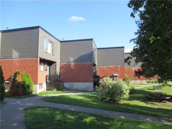 Kitchener, ON N2A 2P5,15 Scenic DR #6