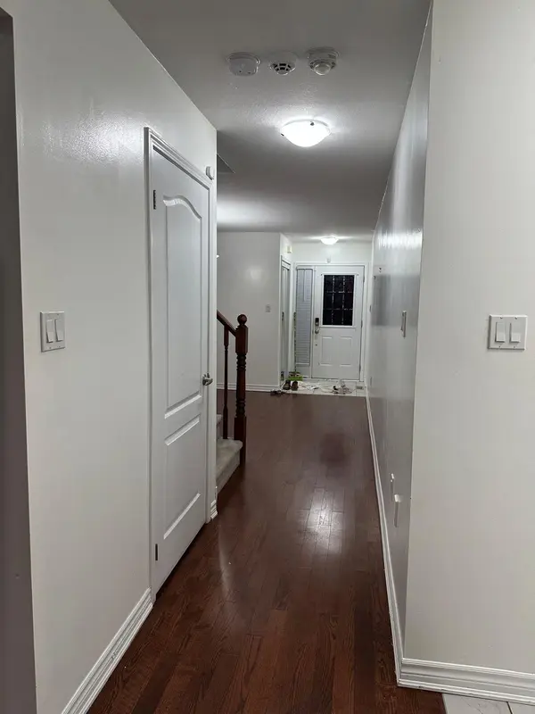 Kitchener, ON N2R 0K2,270 Grovehill CRES