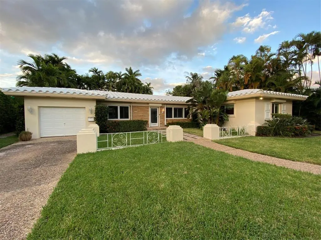 Hollywood, FL 33019,1049 Van Buren St