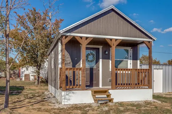 906 El Camino Real #4, Chico, TX 76431