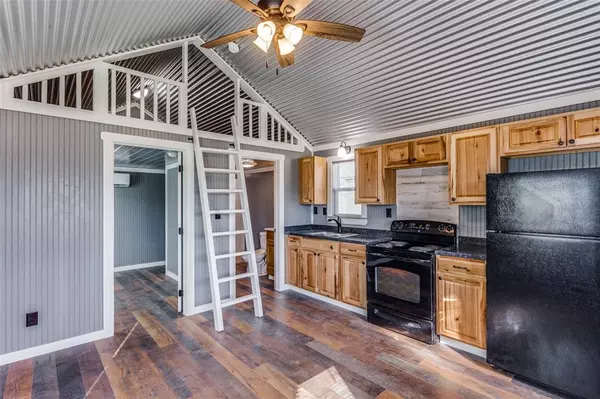 Chico, TX 76431,906 El Camino Real #4