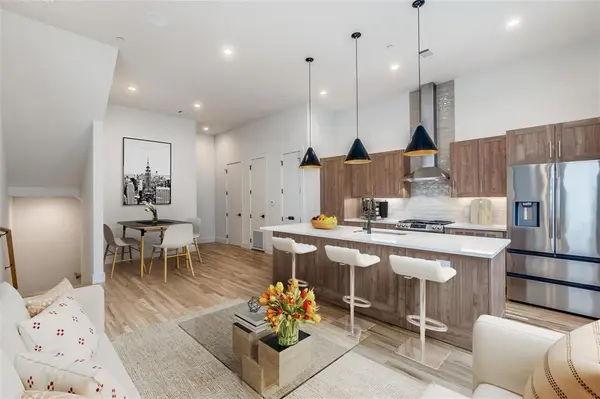 Dallas, TX 75206,5609 Live Oak Street #501