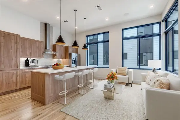 Dallas, TX 75206,5609 Live Oak Street #501