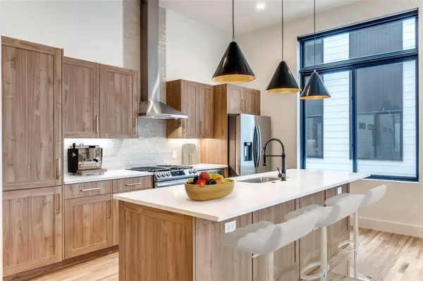 Dallas, TX 75206,5609 Live Oak Street #501