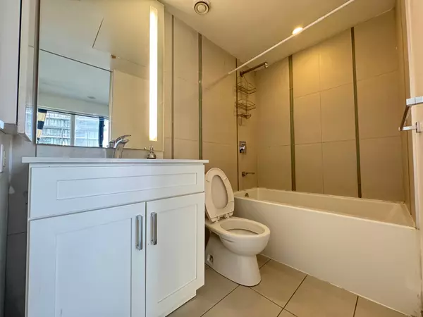 Toronto C01, ON M5V 2G9,101 Peter ST #2812