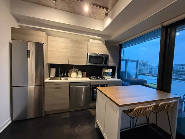 Toronto C01, ON M5V 2H5,11 Charlotte ST #1105