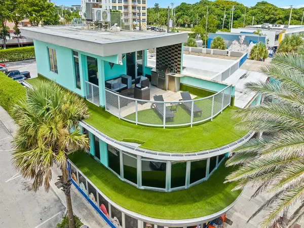 Fort Lauderdale, FL 33304,901 Sunrise Ln