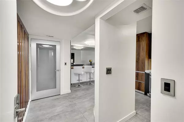 Hollywood, FL 33019,2401 S Ocean Dr #1505