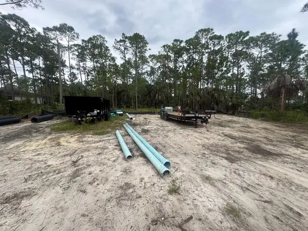 Palm Bay, FL 32909,607 SE Reading