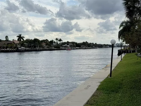 6219 Bay Club Dr #3, Fort Lauderdale, FL 33308