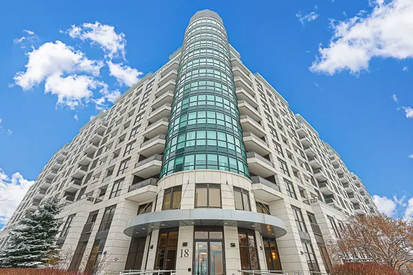 Richmond Hill, ON L4C 0T3,18 Harding BLVD #818