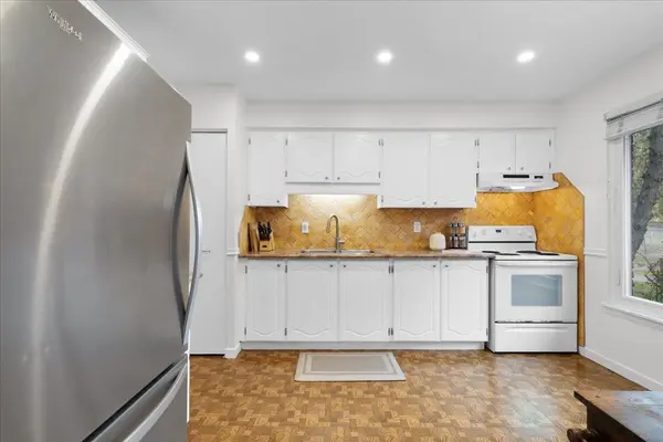 Richmond Hill, ON L4C 5C7,189 Springhead GDNS #61