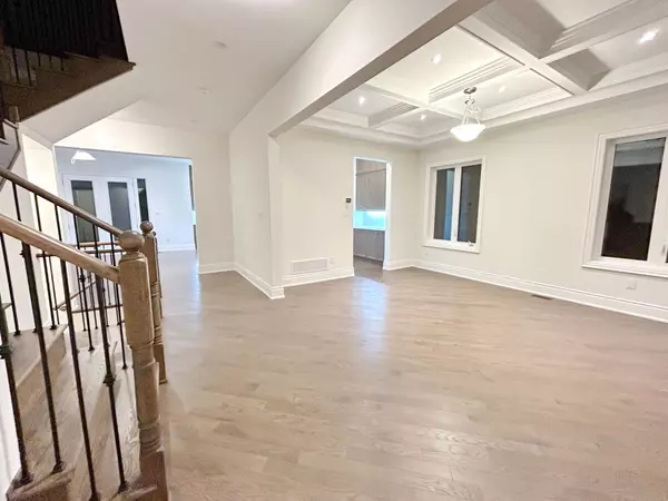 East Gwillimbury, ON L9N 0W4,72 Silk Twist DR