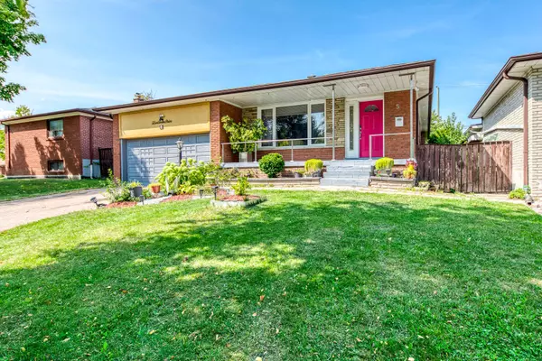 5 Earldown DR, Toronto W09, ON M9R 2L4