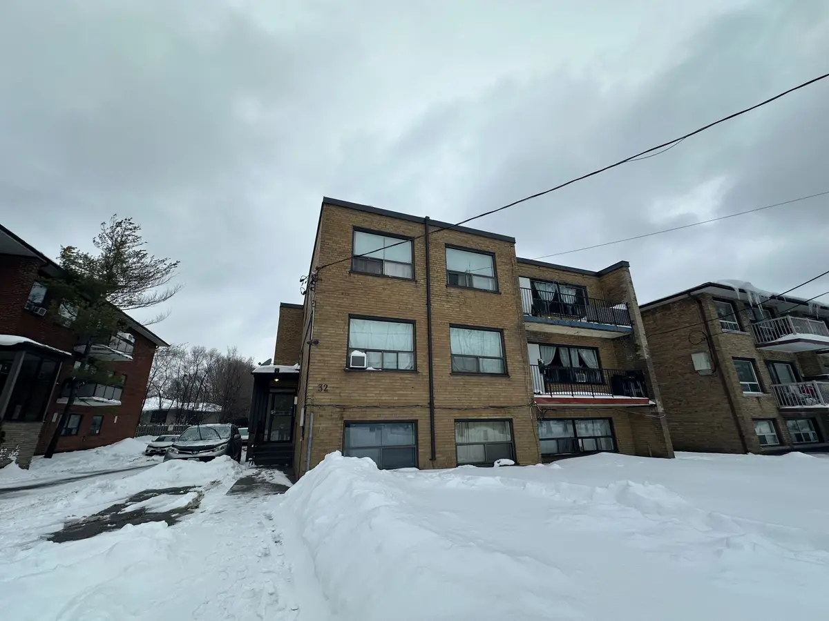 Toronto C04, ON M6A 1X6,32 Hotspur RD #9