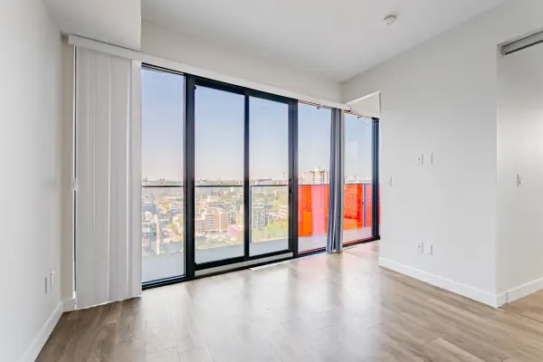 Toronto C01, ON M5V 0P5,215 Queen ST W #1805