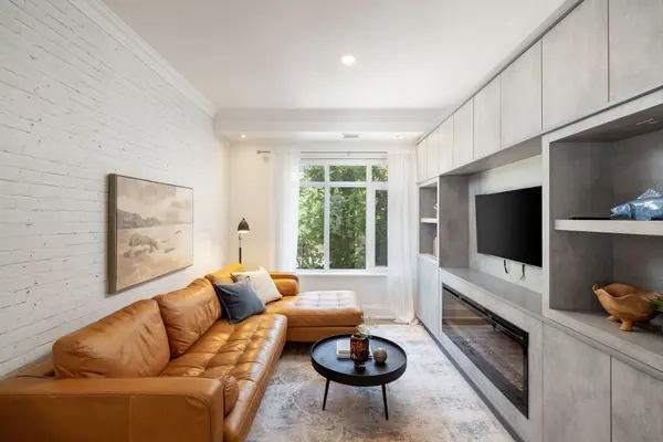 Toronto C12, ON M4G 0A6,1900 Bayview AVE #223