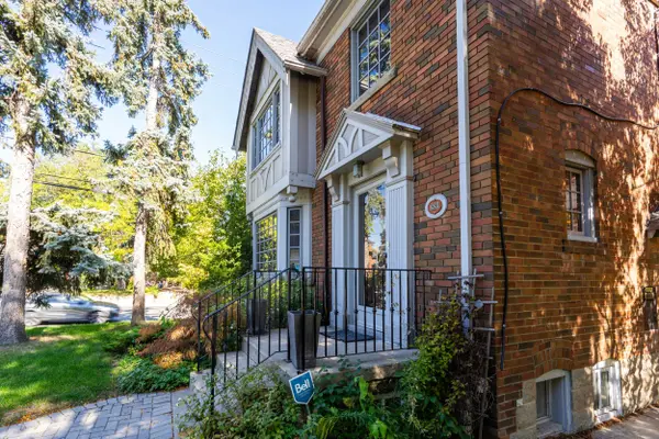 Toronto C11, ON M4G 3P2,221 Hanna RD