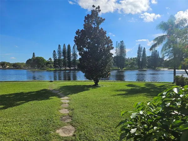 Coconut Creek, FL 33066,4250 NW 30th St #357