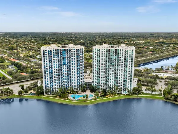 Fort Lauderdale, FL 33323,2681 N Flamingo Rd #2104S