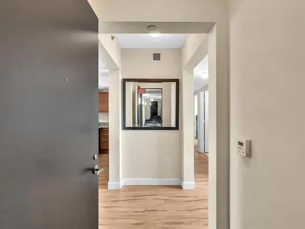 Fort Lauderdale, FL 33323,2681 N Flamingo Rd #2104S