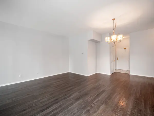 Vaughan, ON L4J 8P7,5 Emerald LN #102