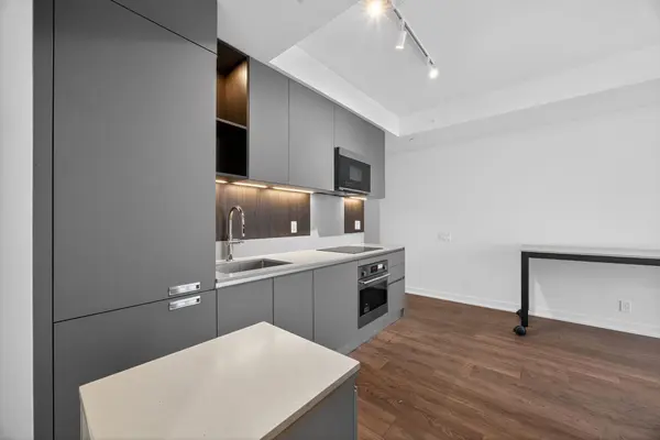 Barrie, ON L4N 1S9,39 Mary ST #1902