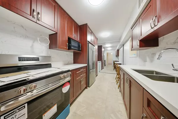 Toronto W09, ON M9R 1T4,390 Dixon RD #909