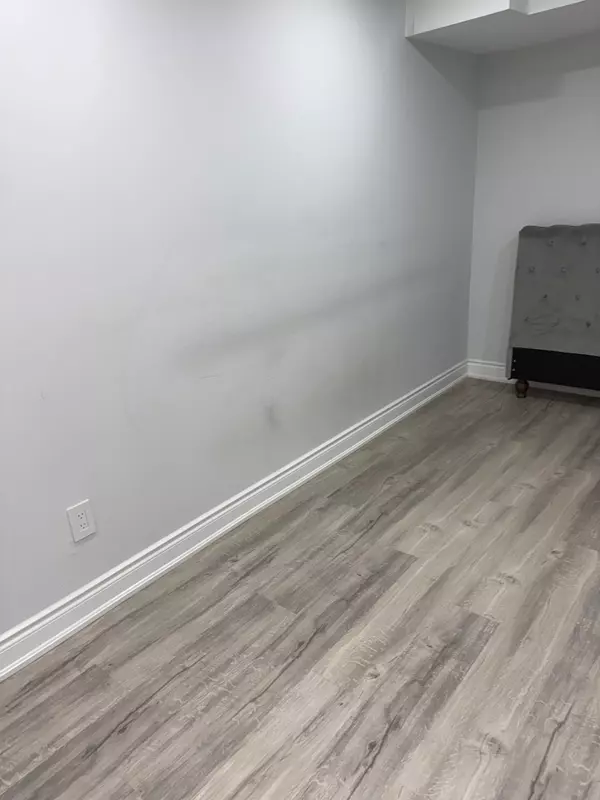 Mississauga, ON L5V 2R4,858 Khan CRES #Bsmt