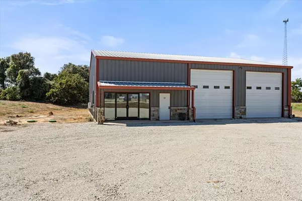 Tolar, TX 76476,834 Riley Lane