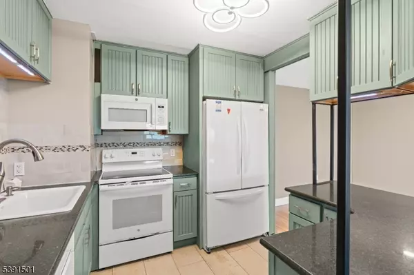 Passaic City, NJ 07055,170-202 Lafayette Ave #i