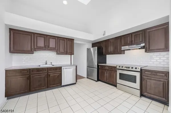 Hackensack City, NJ 07601,850 Main St #3F