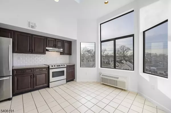 Hackensack City, NJ 07601,850 Main St #3F