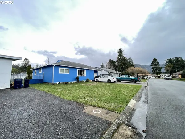 Brookings, OR 97415,328 SPRUCE DR. DR