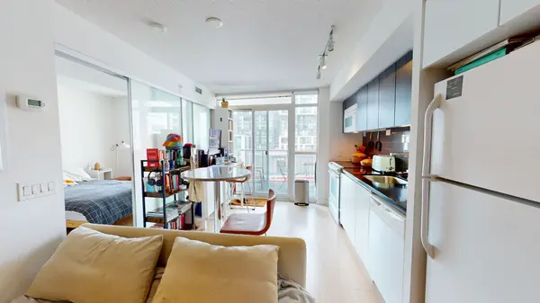 Toronto C01, ON M5V 0J9,85 QUEENS WHARF RD #619