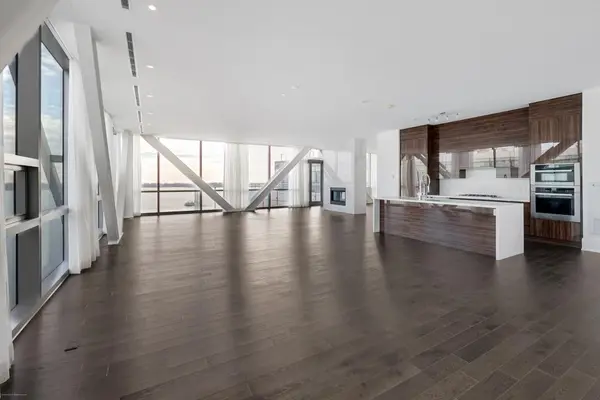 Toronto C08, ON M5E 0A4,29 Queens Quay E #1207