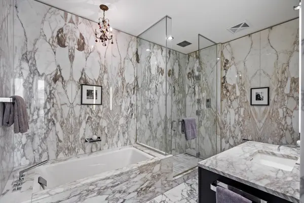 180 University AVE #5707, Toronto C01, ON M5H 0A2