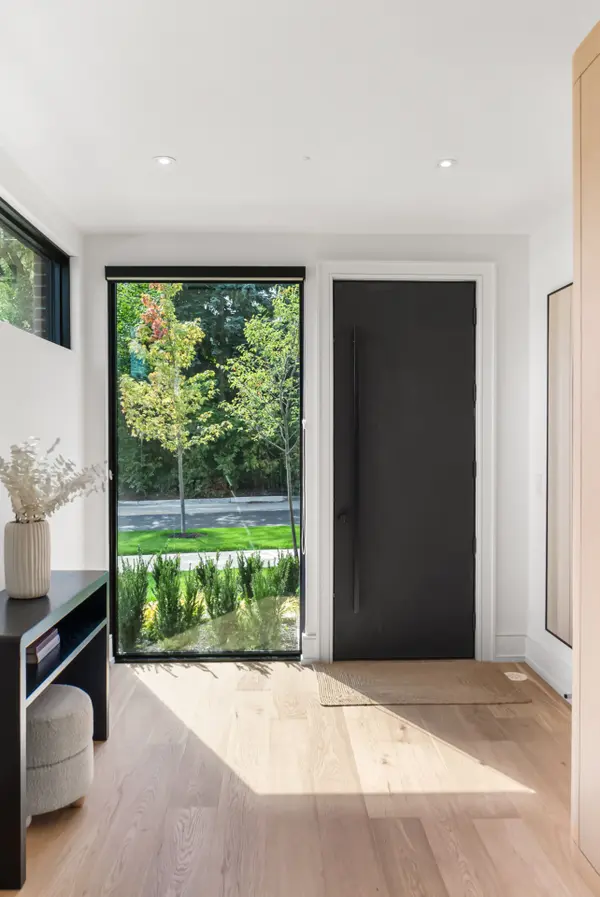 38 Evergreen GDNS, Toronto C11, ON M4G 1C5