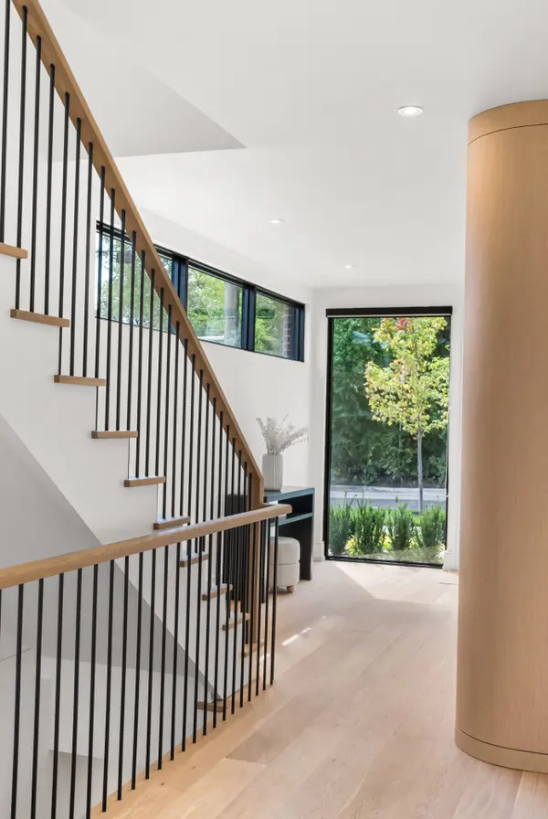 38 Evergreen GDNS, Toronto C11, ON M4G 1C5